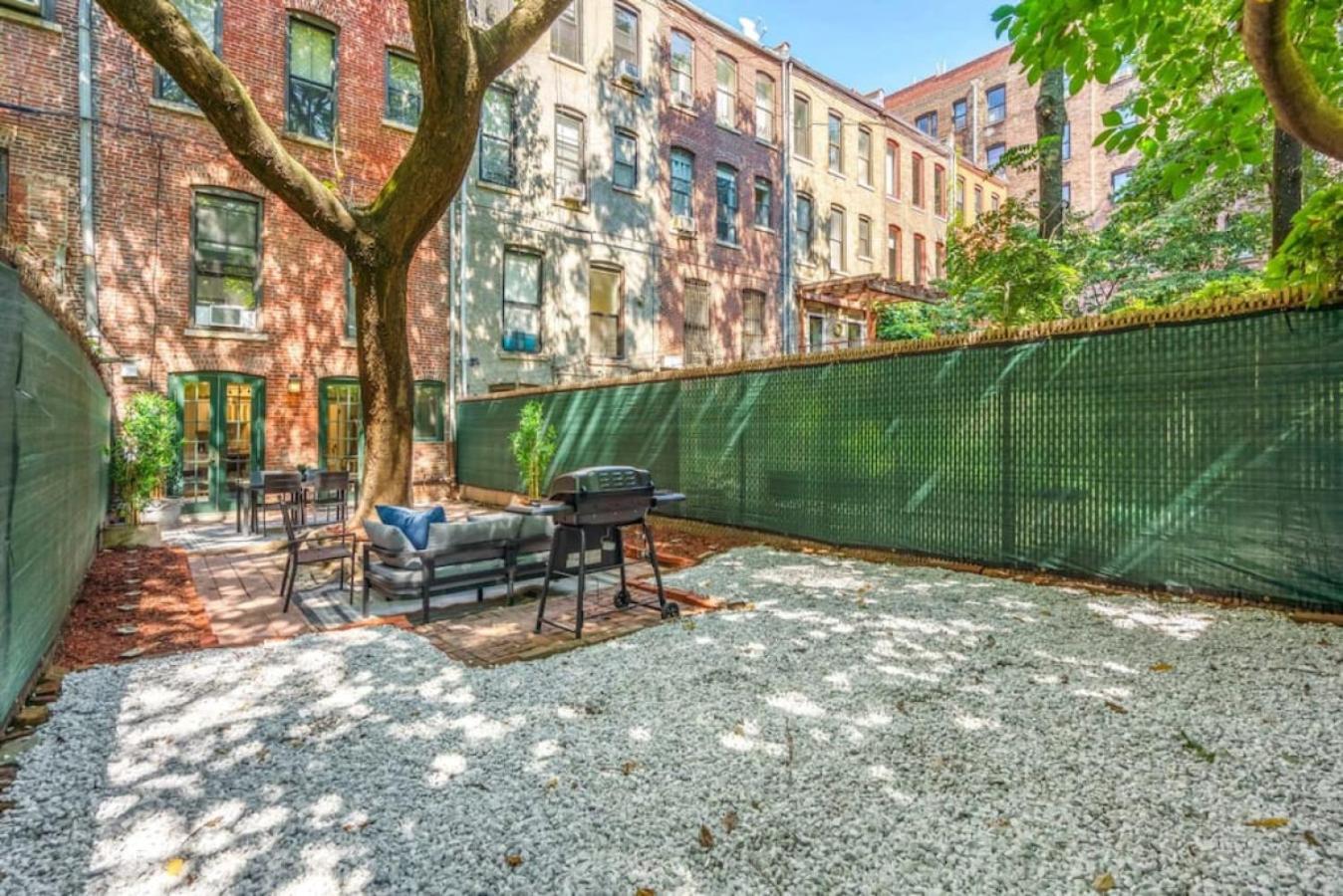 Newly Renovated 2Br W Rare Private Backyard And Bbq Villa New York Exterior photo